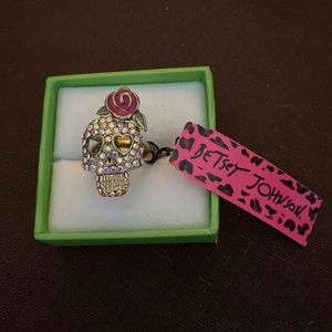 Betsy Johnson skull ring